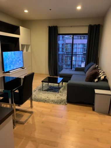 ให้เช่าห้องคอนโดNoble Reveal (โนเบิล รีวิล) ขนาด 47 ตร.ม. ตกแต่งพร้อมอยู่ เดินทางสะดวกสบาย