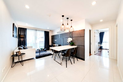 ขายคอนโด : LTH9683 – The Surawong FOR SALE size 70 Sq. m. 2 beds 2 baths near MRT Samyan Station ONLY 8 MB