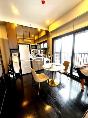 Condos for rent : New Condo In Thong Lo 1 Bed Super High Fl. 45+ Nice Room Nice View Close to BTS Thong Lo / For Rent-Park Origin Thonglor