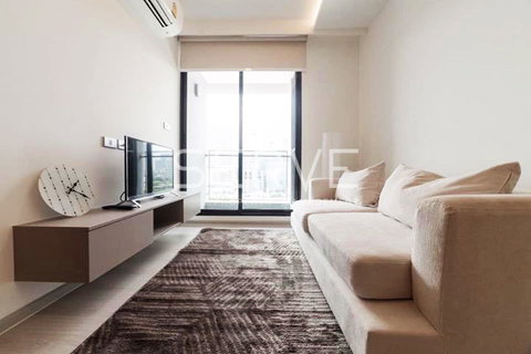 Bright & Homey Style Large Room 2 Beds with Bathtub Shuttle Bus to BTS Thong Lo at Vtara Sukhumvit 36 Condo / For Sale