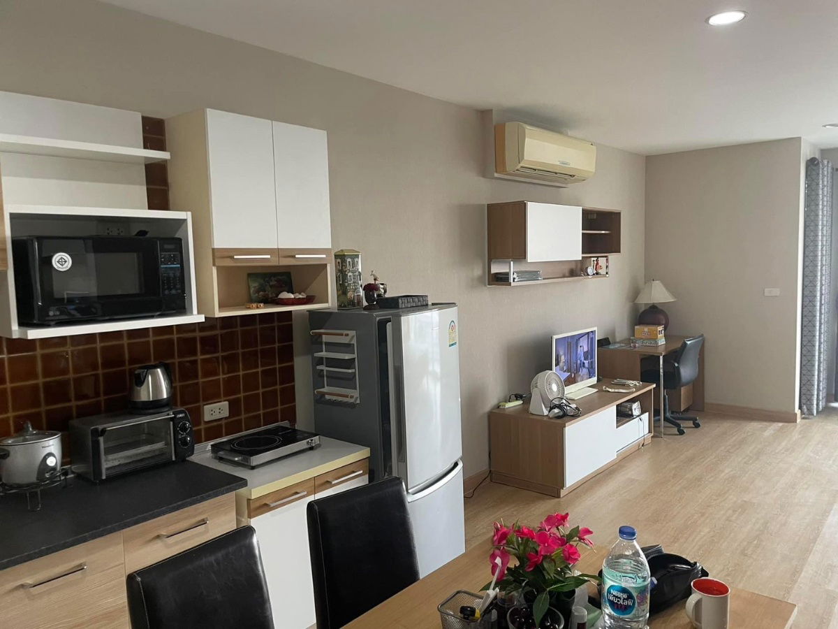 รูป ห้อง Studio renovate ใหม่ให้เช่าย่านสาทร แอร์ติดตั้งใหม่ - รูปที่ 1/10