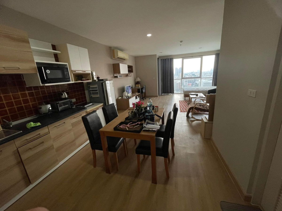 รูป ห้อง Studio renovate ใหม่ให้เช่าย่านสาทร แอร์ติดตั้งใหม่ - รูปที่ 4/10