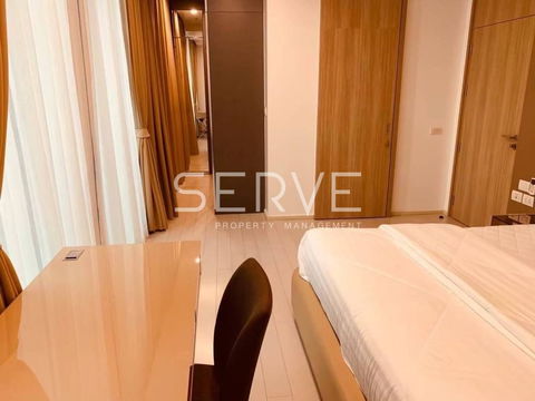 Corner Room 2 Beds 1 Bath High Fl. 25+ Perfect Location Next to BTS Phloen Chit / For Rent-Noble Ploenchit