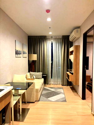 เช่าคอนโด BTS สะพานตากสิน : 💁🏻‍♀️🌇  ให้เช่า Rhythm Sathorn - ขนาด 35 ตร.ม. 1 ห้องนอน โครงการน่าอยู่ เดินทางสะดวก 💁🏻‍♀️🌇
