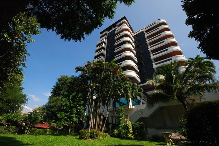 ดิ เอ็มบาสซี่ เฮาส์