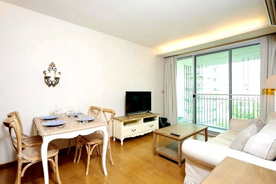 Condos for rent BTS Phrom Phong : Via 31      Size 70 sq m.   2 bedrooms, 2 bathrooms