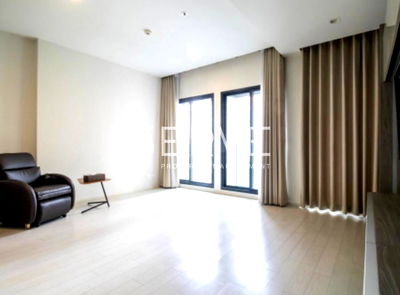 ขายคอนโด : Studio with Partition High Fl. 10+ Perfect Location Next to BTS Phloen Chit / For Sale-Noble Ploenchit