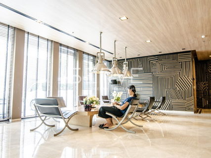 🔥ราคาดีๆ🔥- 2 นอน ห้องมุม มีอ่าง ห้องกว้าง 69.8 ตร.ม. วิวสระ บนทำเลดีๆ เดินทางสะดวก ใกล้ BTS พร้อมพงษ์ 200 ม. ที่คอนโด Noble Refine / ขายคอนโด