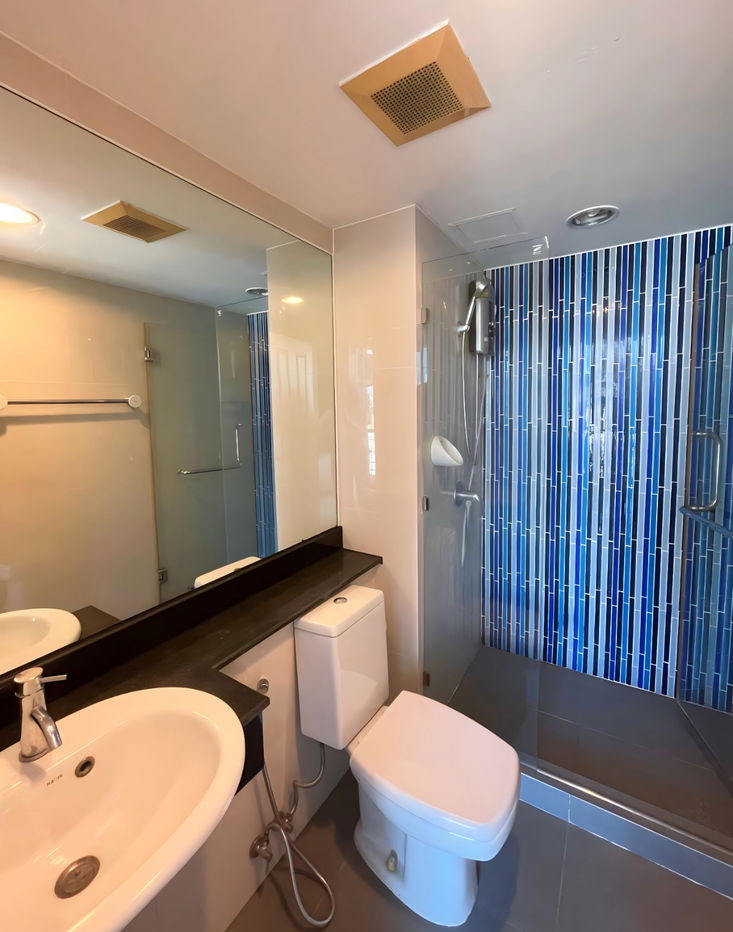 picture  Chateau in town Major Ratchayothin 2 for Rent - 12/13