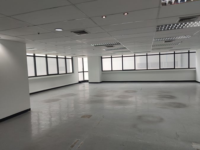Phayathai Plaza    size 145 sqm  