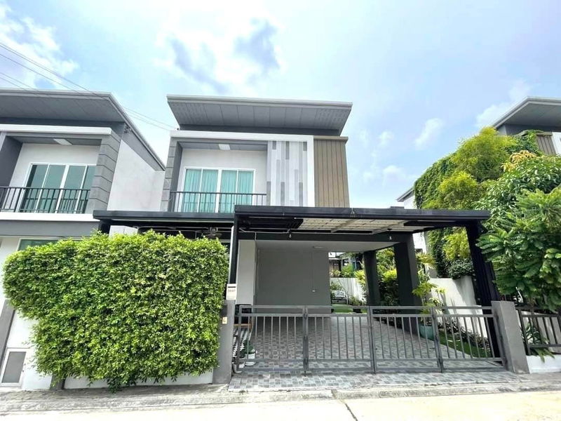 Houses for sale : House for sale, Trio Town, Banana Farm, opposite J-Park mall.