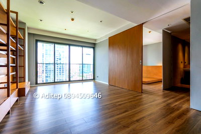 Condos for sale : Noble Solo Thonglor, 53 sq m., 1 bedroom, 1 bathroom, condo in the heart of Thonglor, large room, near restaurants, many hang-out places.