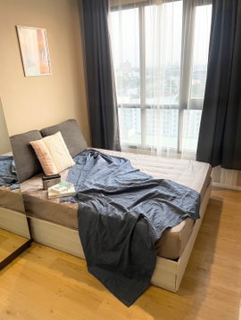 15th floor, size 27 sq m, Thaioil view at night very beautiful, complete furniture/electrical appliances, only 8,000 baht/month!!!