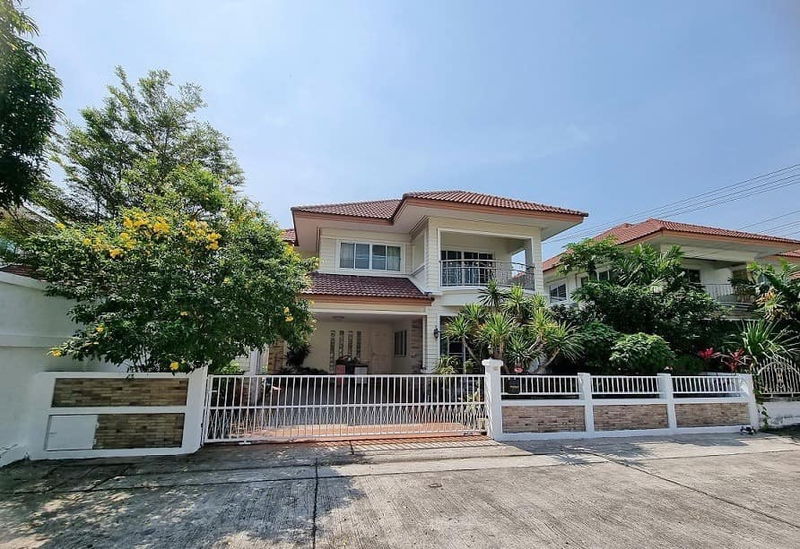 Houses for sale : for sale | Piyawat Village, Bang Saen **behind the edge