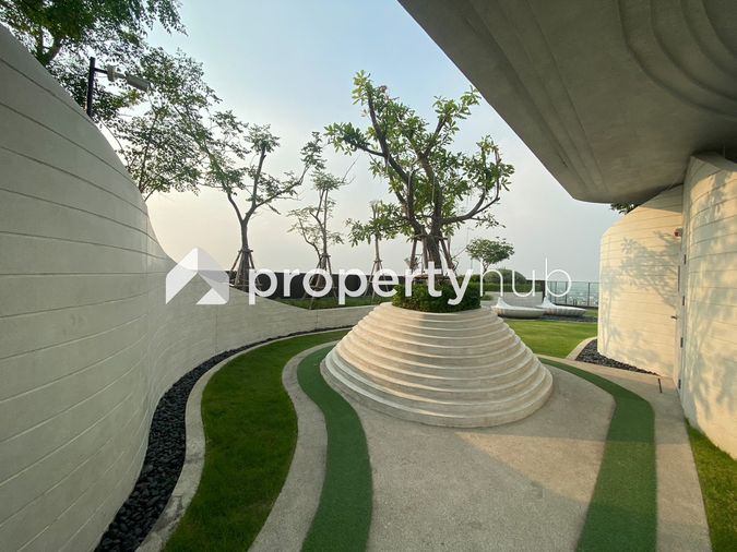Altitude Unicorn Sathorn - Thapra