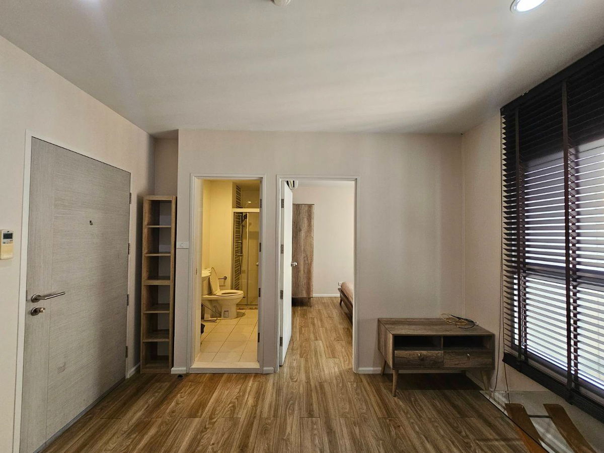 รูป ให้เช่าอิซซี่คอนโดสุขสวัสดิ์ ISSI CONDO SUKSAWAD ห้องรีโนเวทใหม่ **มีเครื่องซักผ้า** *พร้อมอยู่ 6 กย 68* - รูปที่ 2/10