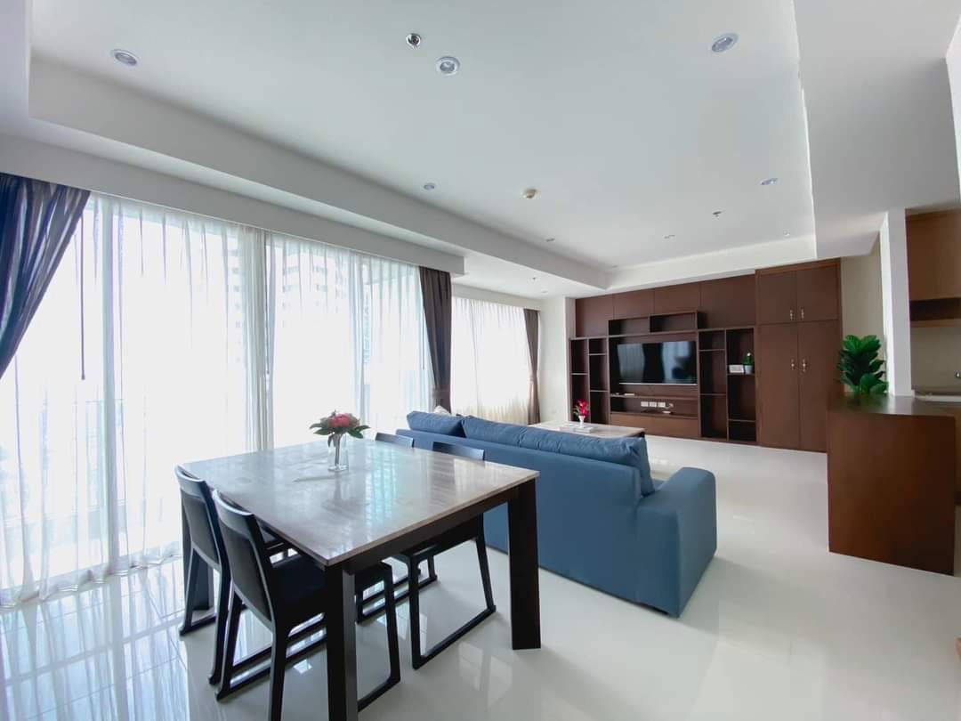 ดิ เอ็มโพริโอ เพลส ให้เช่าคอนโด 2 ห้องนอน 3 ห้องน้ำ ห้องสวยกว้าง 108 ตร.ม. เฟอร์ครบพร้อมอยู่ ทำเลดี ใกล้ BTS พร้อมพงษ์