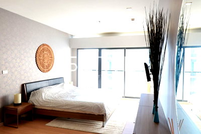 Condos for rent : 2 Beds with Bathtub Large Room 79.53 sq.m. High Fl. 20+ Perfect Location Next to BTS Thong Lo-Noble Remix (โนเบิล รีมิกซ์)