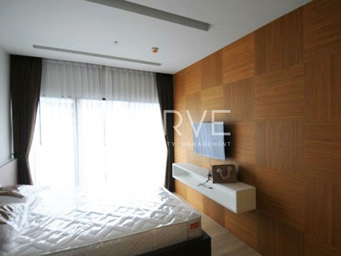 Hot Price !! Newly Renovated 1 Bed with Bathtub Unit BTS Phrom Phong 200 m. / Condo For Sale-Noble Refine