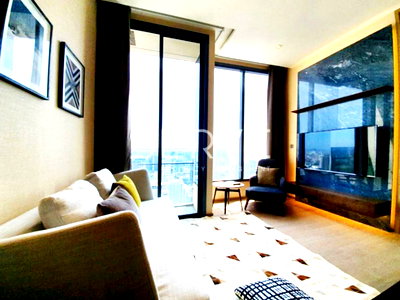 Condos for rent : 1 Bed with Bathtub Super High Fl. Good Location in Asoke Area MRT Sukhumvit 550 m. & BTS Asok 700 m.-The Esse Asoke