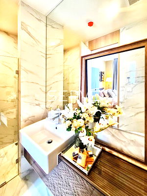 Condos for rent : Nice Decorate 2 Beds High Fl. Good View & Good Location New Condo Close to BTS Asok & MRT Sukhumvit-Noble BE19