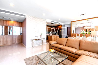 คอนโดให้เช่า : Luxury Riverside Condominium with stunning river view from the room 3 Beds 3 Baths (Bathtub) 160sq.m-Menam Residences