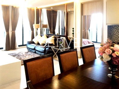 Condos for rent : Corner unit 2 Beds Unit on High Fl. in Phloenchit Area Next to BTS / Condo For Rent-Noble Ploenchit