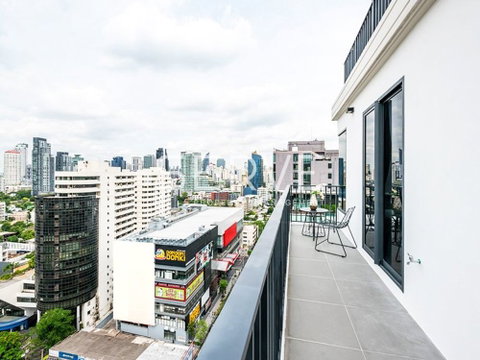 Good Deal fo Rent & Sale : 2 Bed. Corner Unit in Thonglor & Ekkamai Area-M Thonglor 10 (เอ็ม ทองหล่อ 10)