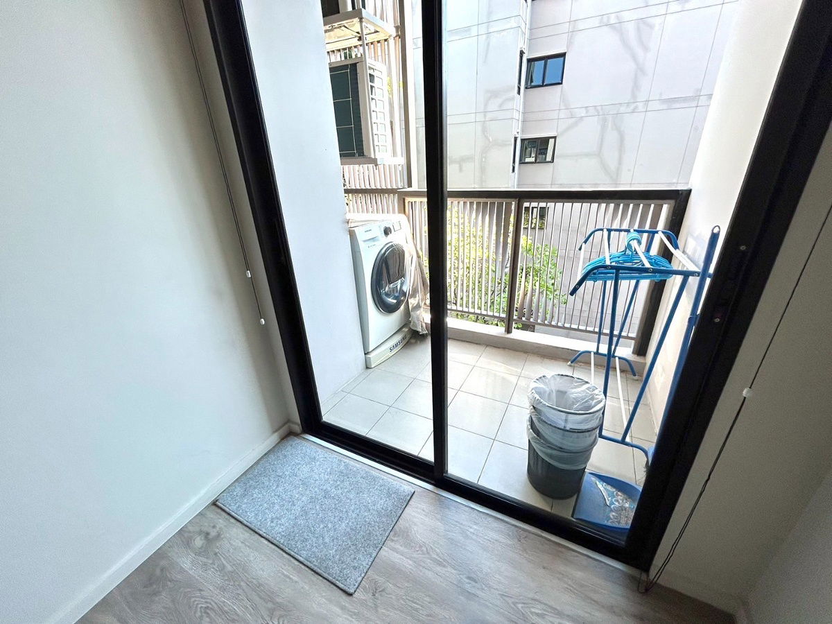 picture Condo for rent near Ruamchok  The Issara Condo, 9,500 baht/m Tel. 082-389-9314 (Boo) - 6/11