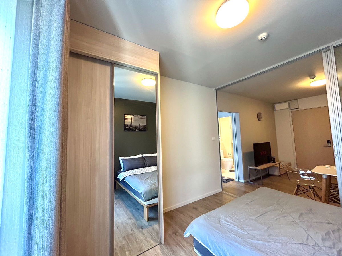 picture Condo for rent near Ruamchok  The Issara Condo, 9,500 baht/m Tel. 082-389-9314 (Boo) - 8/11