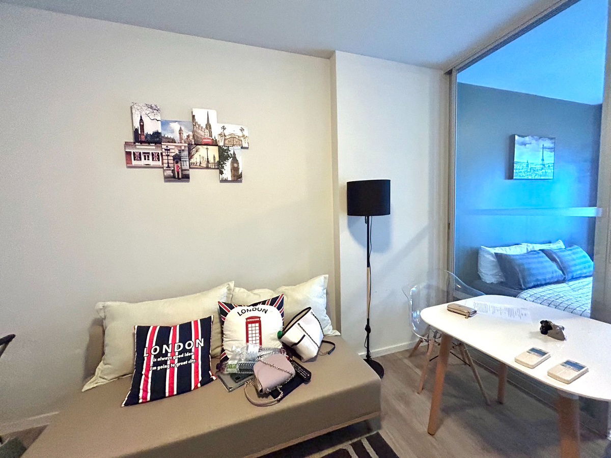 picture Condo for rent near Ruamchok  The Issara Condo, 9,500 baht/m Tel. 082-389-9314 (Boo) - 9/11