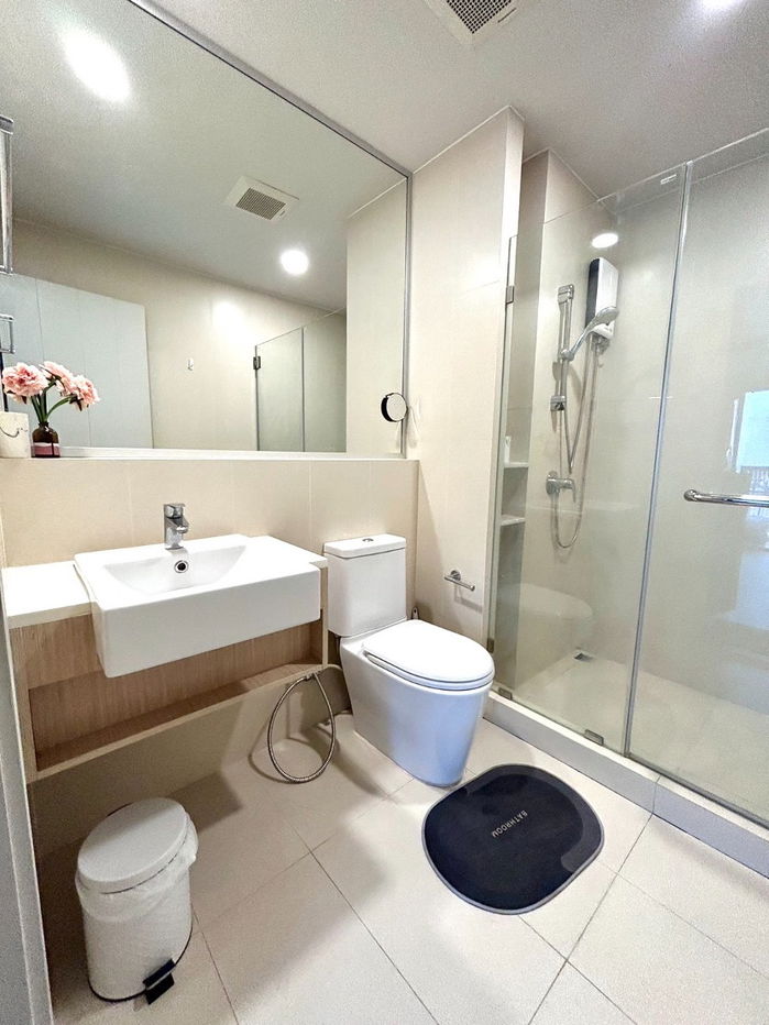 picture Condo for rent near Ruamchok  The Issara Condo, 9,500 baht/m Tel. 082-389-9314 (Boo) - 5/11