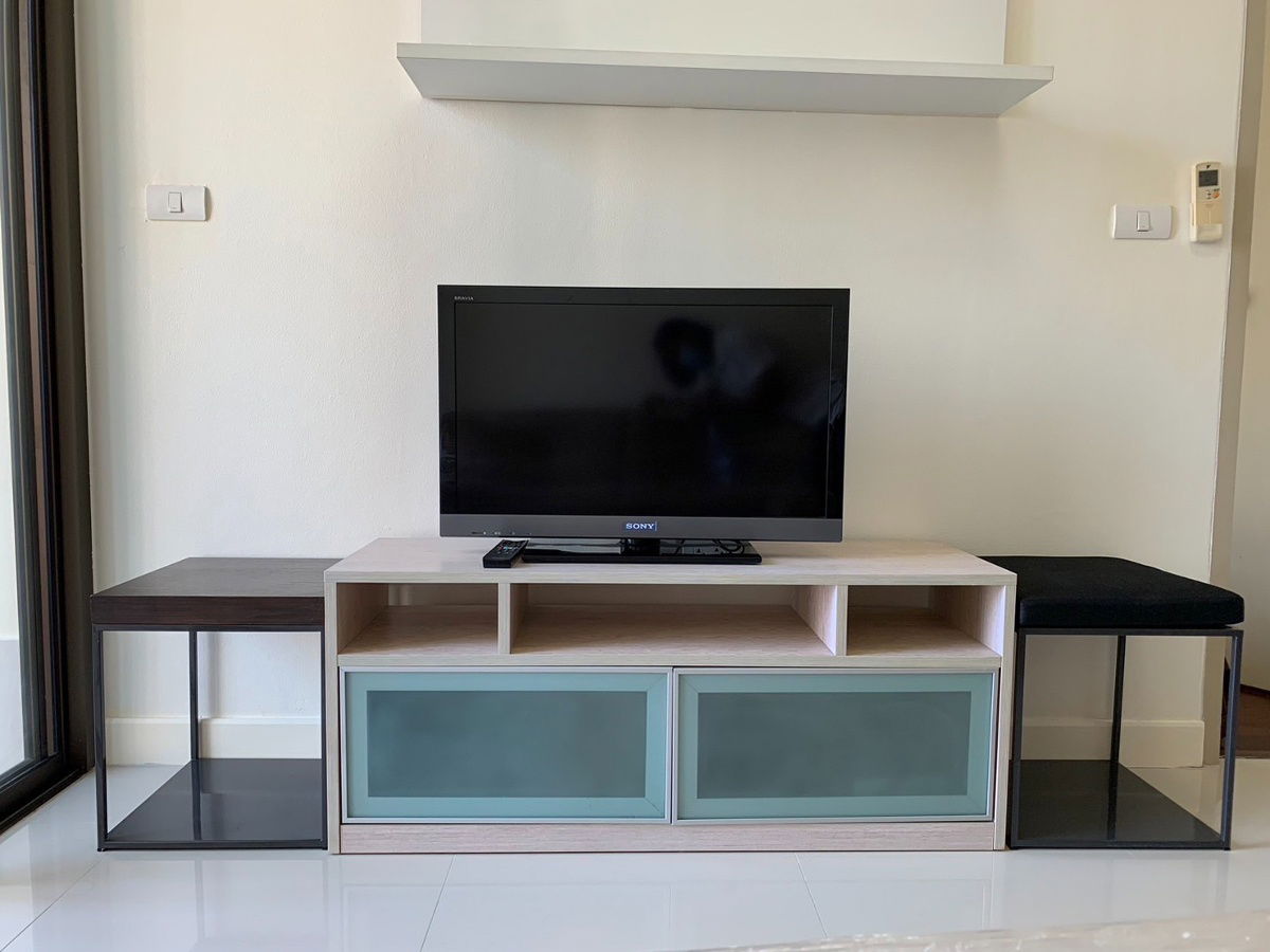 picture OMG2600  < Available 10-Aug-25 > Nice 1 Bedroom unit - Cheap RENT @ [ Ideo Sathorn - Taksin ] ** BTS Krung Thon Buri - 3/12