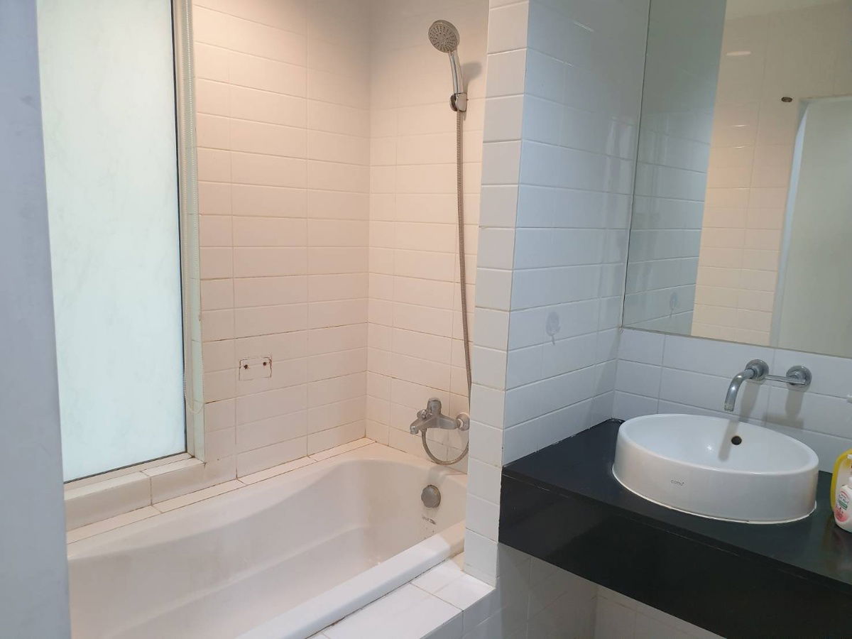 picture OMG2600  < Available 10-Aug-25 > Nice 1 Bedroom unit - Cheap RENT @ [ Ideo Sathorn - Taksin ] ** BTS Krung Thon Buri - 11/12