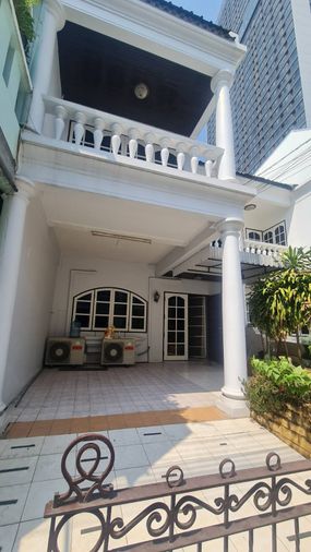 LTH9864 – Townhouse FOR RENT in Onnut 3 beds 2 baths size 200 sq.m. Near BTS On Nut Station ONLY 30k/Month