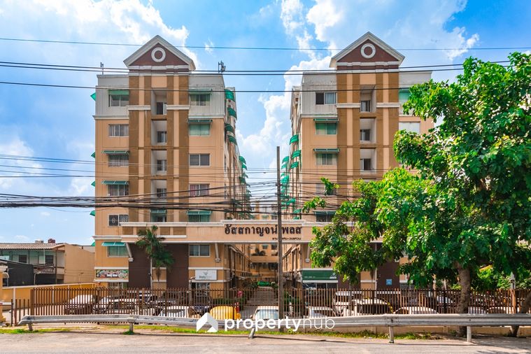 Asakan Place Ramkhamhaeng - Wongwean