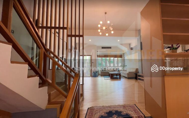 Townhouse in Ekkamai, กรุงเทพ