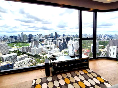 Condos for rent : 2 beds with Bathtub Super High Fl. 45+ Good Location MRT Sam Yan 180 m. & Chulalongkorn University at Ashton Chula-Silom Condo / For Rent