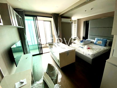 Condos for rent Airport Link Ratchaprarop : 1 Bed with Partition High Fl. 20+ Good View Good Location Close to BTS Ratchathewi 390 m. at Ideo Q Siam-Ratchathewi Condo / For Rent