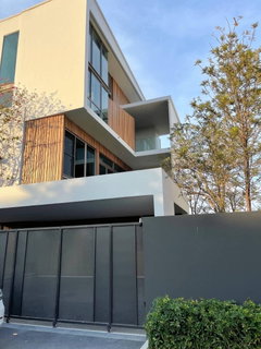 รูปภาพ LTH9902 – House FOR RENT in Rama9 3 beds 4 baths Size 72 Sq.W. Near ARL Hua Mak stations ONLY 220k/month