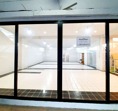 Condos for rent : Big room for rent size 193 sq.m.