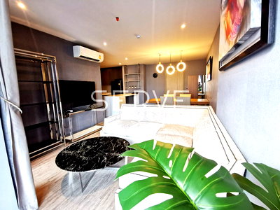 ขายคอนโด : Nice Decorate 3 Beds with Bathtub High Fl. 25+ Good View & Good Location BTS Ekkamai 350 m.-RHYTHM Ekkamai