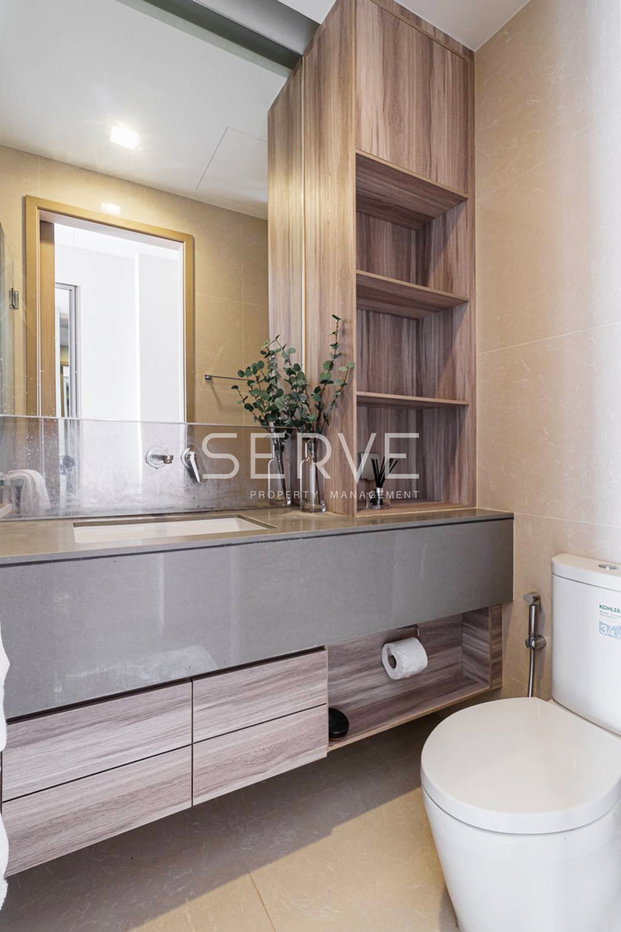 รูป Modern Style 1 Bed with Bathtub Good Location in Asoke Area MRT Sukhumvit 550 m. & BTS Asok 700 m.-The Esse Asoke (ดิ เอส อโศก) - รูปที่ 2/11