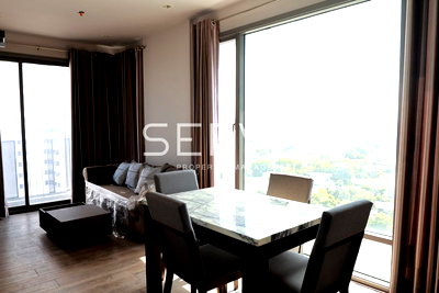 ขายคอนโด : Corner Unit 2 Beds 2 Baths Nice View Good Location Shuttle bus to BTS Ekkamai  / Condo For Sale-Ceil by Sansiri