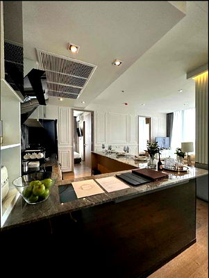 Condos for sale Phrom Phong : LTH9950– Park Origin Phrom PhongFOR SALE size 109 Sq. m. 3 beds 2 baths Near BTS Phrom Phong Station ONLY 39.52 MB