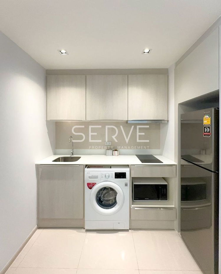 picture 1 Bed with Bathtub 36 sq.m. Large Room Good Location BTS Thong Lo 850 m. and Shuttle Bus to BTS-Vtara Sukhumvit 36 - 9/10