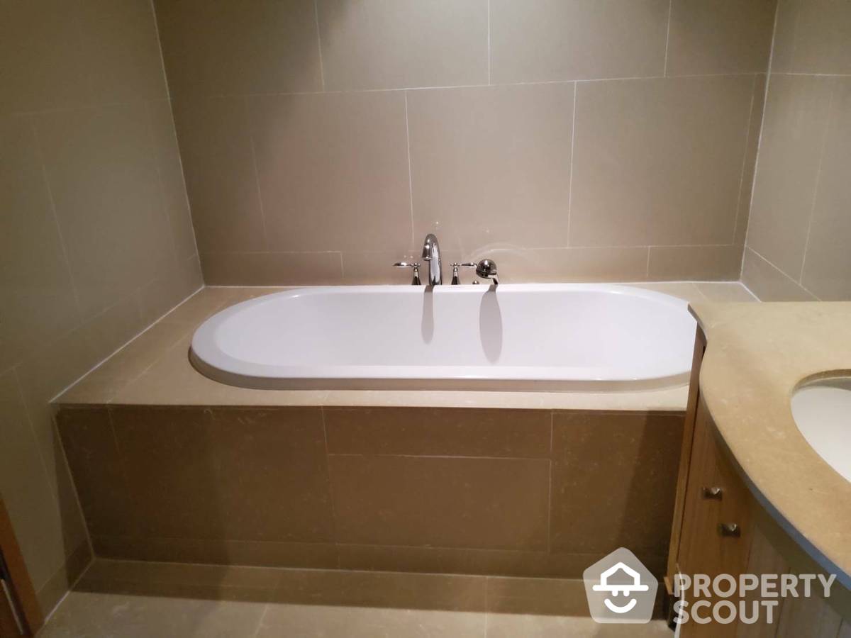 picture 1-BR Condo at The Empire Place near BTS Saint Louis (ID 889727) - 12/16