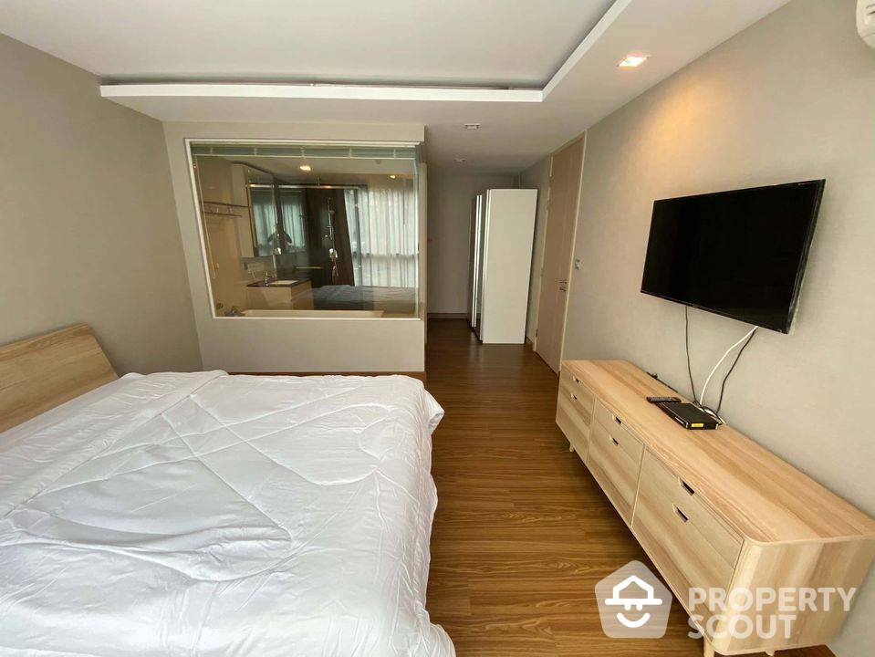 picture 2-BR Condo at Via Botani near BTS Phrom Phong (ID 531399) - 5/17