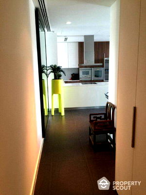 Condos for rent MRT Sam Yan : 2-BR Condo at 185 Rajadamri near BTS Ratchadamri (ID 515333)