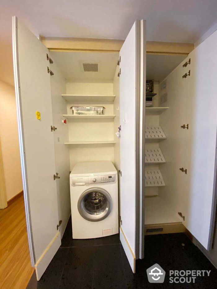 picture 2-BR Condo at Via Botani near BTS Phrom Phong (ID 531399) - 7/17